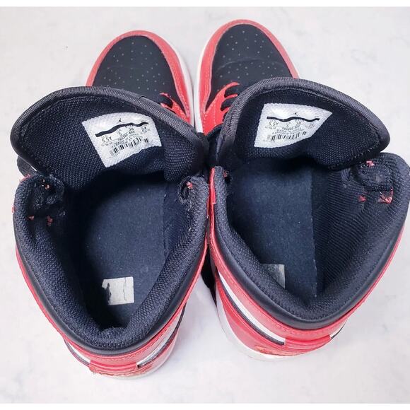 Nike Air Jordan 1 Retro High Rare Air Max Youth Sz. 5.5 Red & Black 705300-800 - Picture 3 of 16